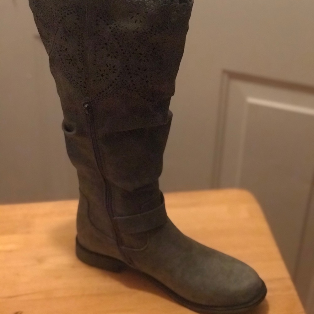Boots - Picture 2 of 2
